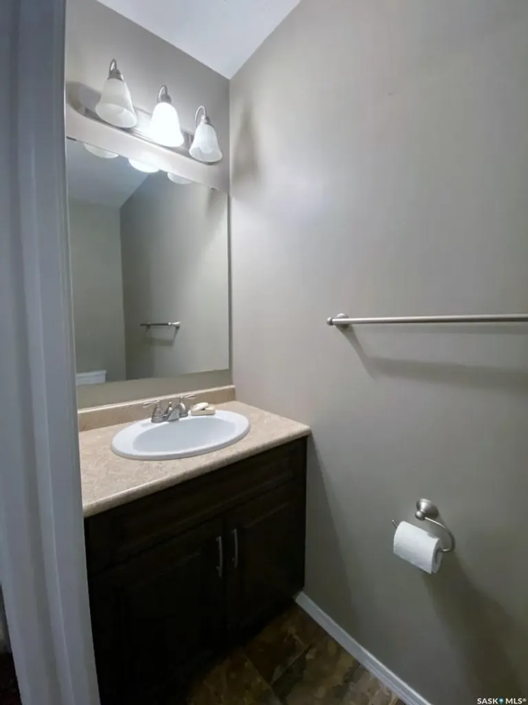 320 4th Avenue Dodsland SK S0L 0V0