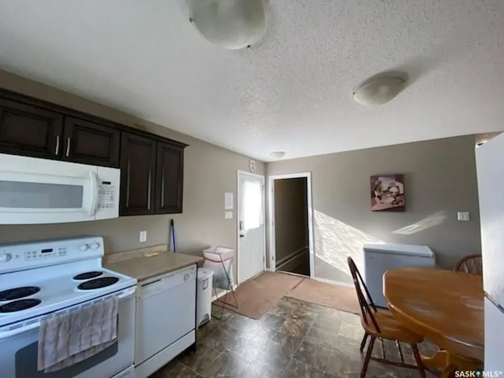 320 4th Avenue Dodsland SK S0L 0V0