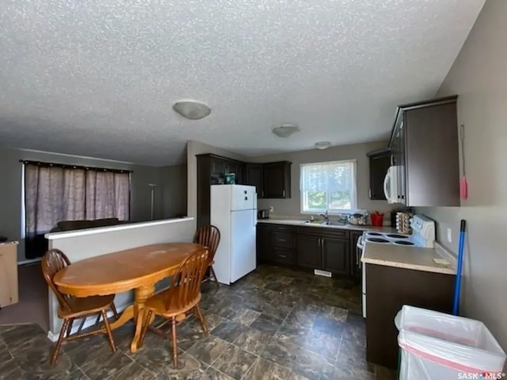 320 4th Avenue Dodsland SK S0L 0V0