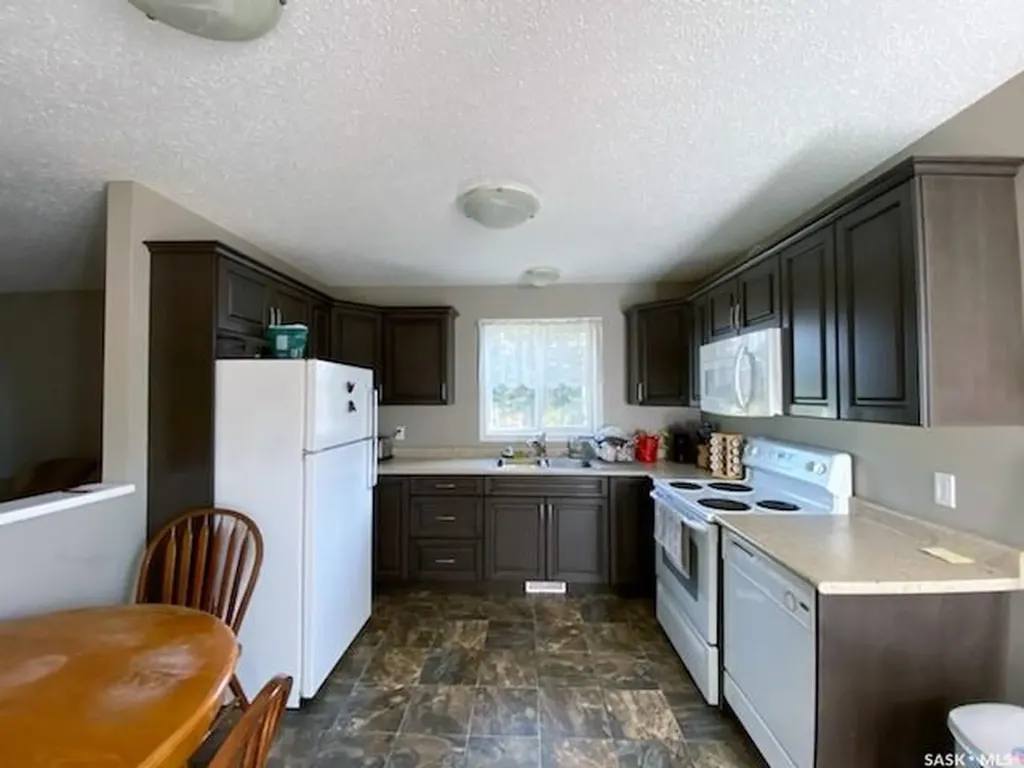 320 4th Avenue Dodsland SK S0L 0V0