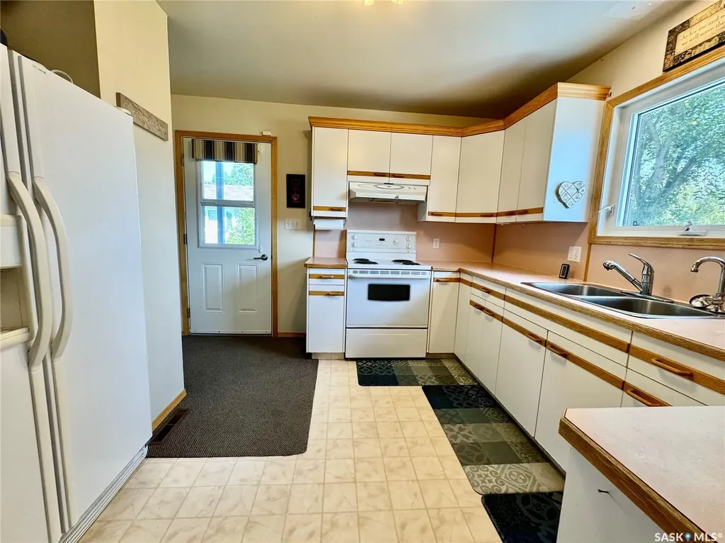 603 2nd Street NE Preeceville SK S0A 3B0