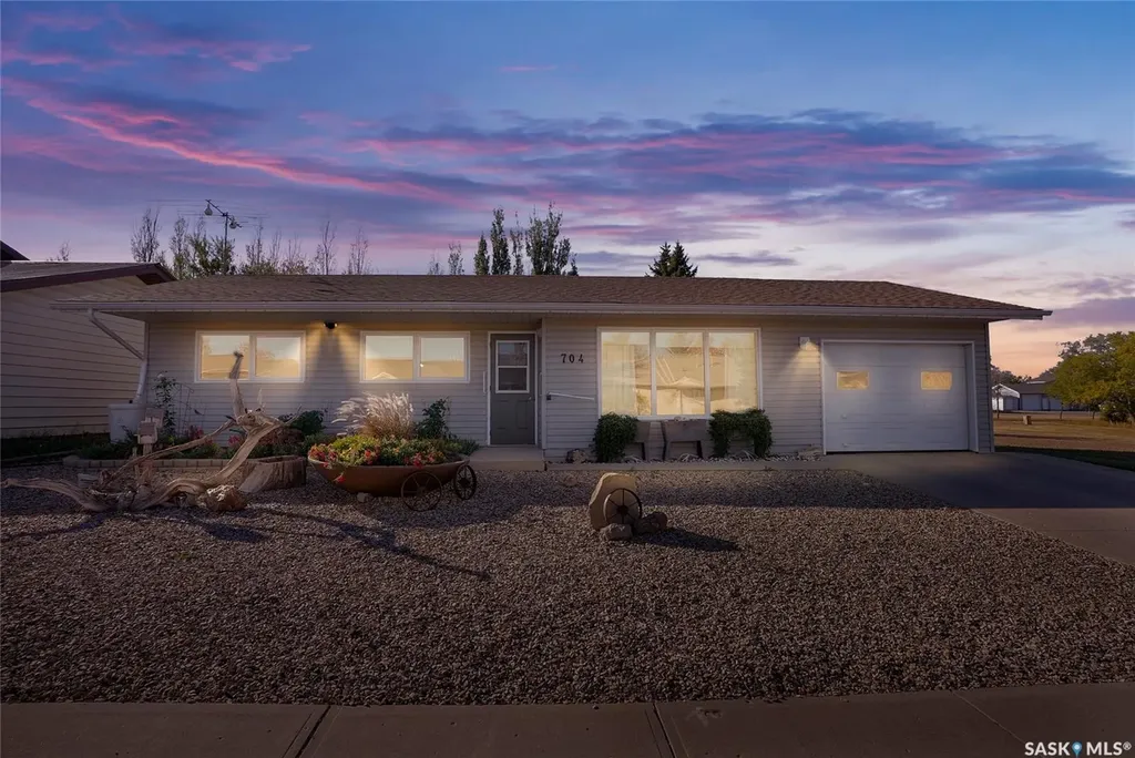 704 Leeville Drive Assiniboia SK S0H 0B0