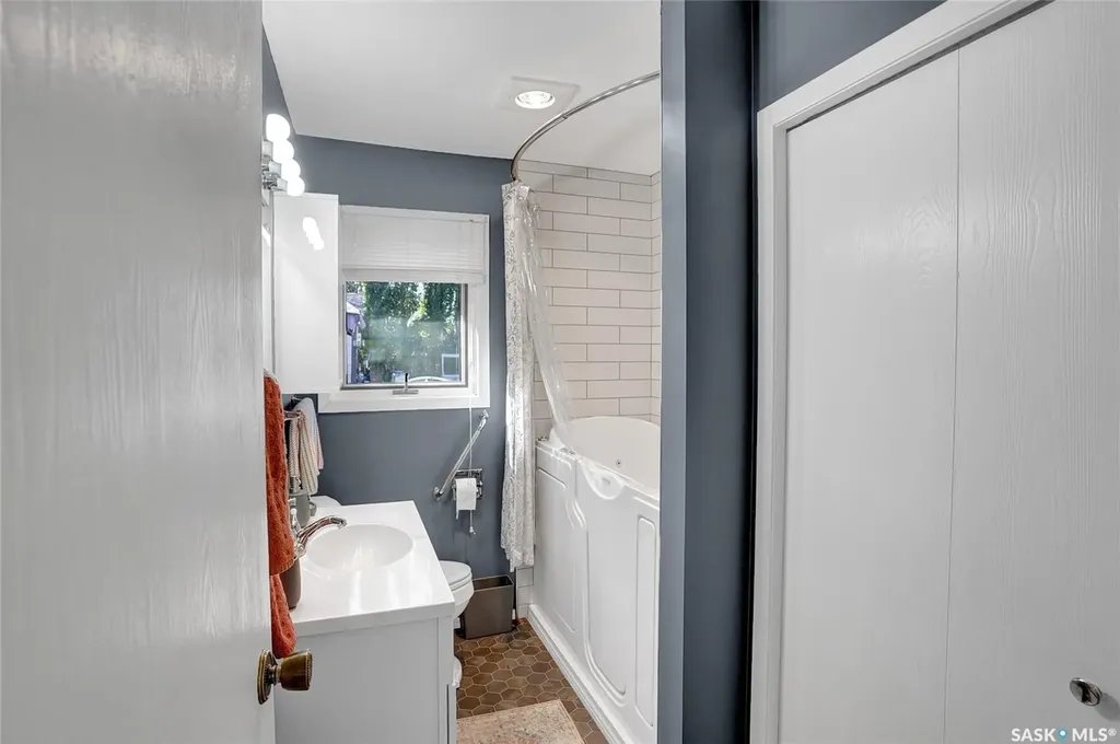 704 Leeville Drive Assiniboia SK S0H 0B0