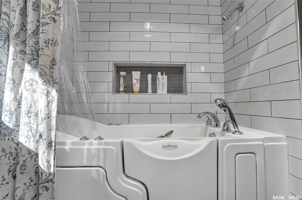 704 Leeville Drive Assiniboia SK S0H 0B0