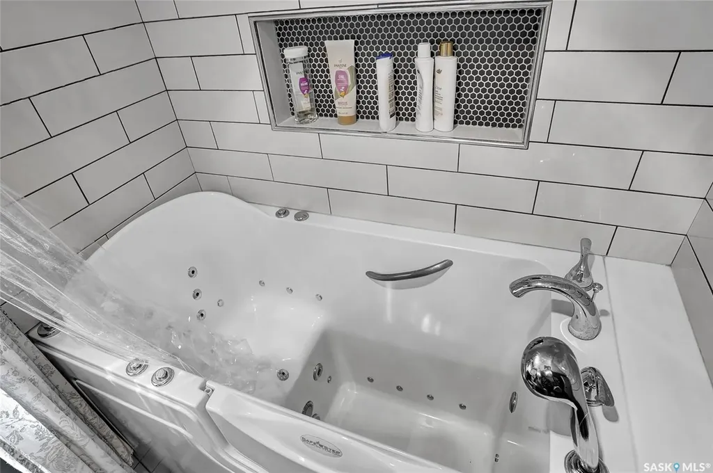 704 Leeville Drive Assiniboia SK S0H 0B0