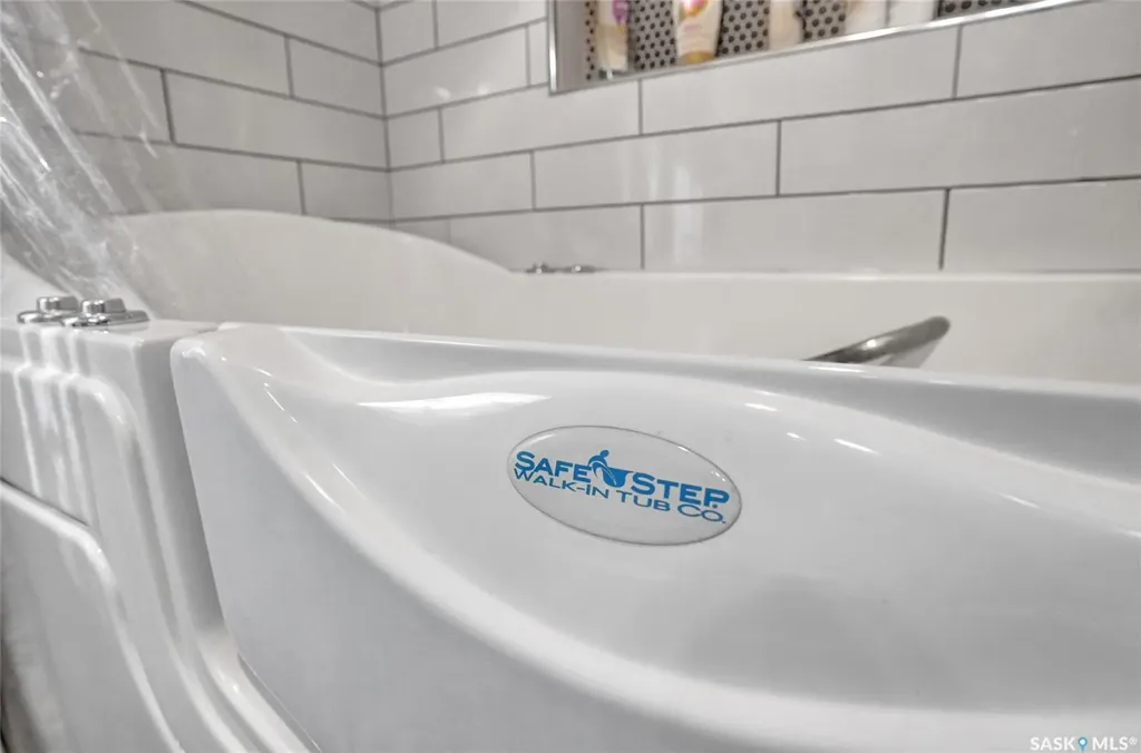 704 Leeville Drive Assiniboia SK S0H 0B0