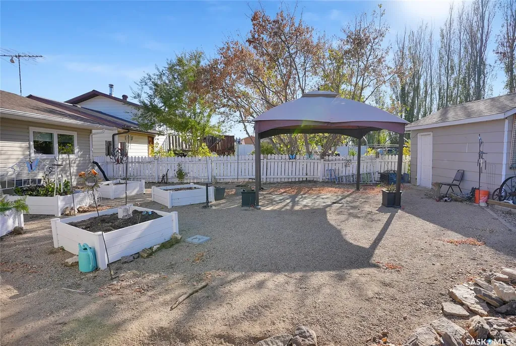 704 Leeville Drive Assiniboia SK S0H 0B0