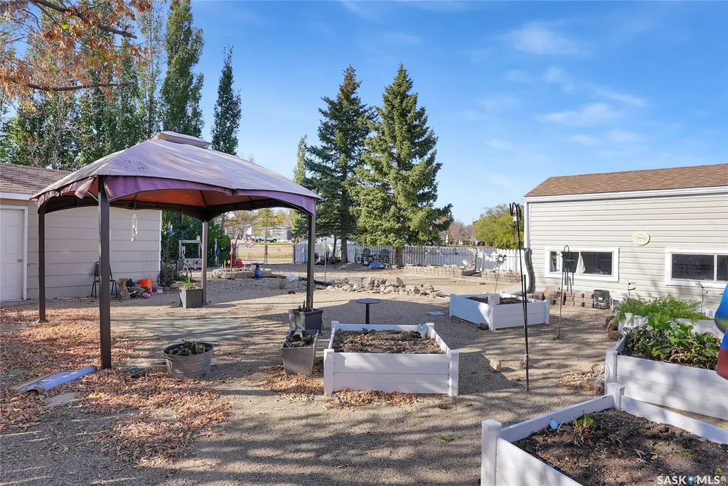 704 Leeville Drive Assiniboia SK S0H 0B0