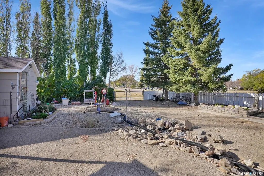 704 Leeville Drive Assiniboia SK S0H 0B0