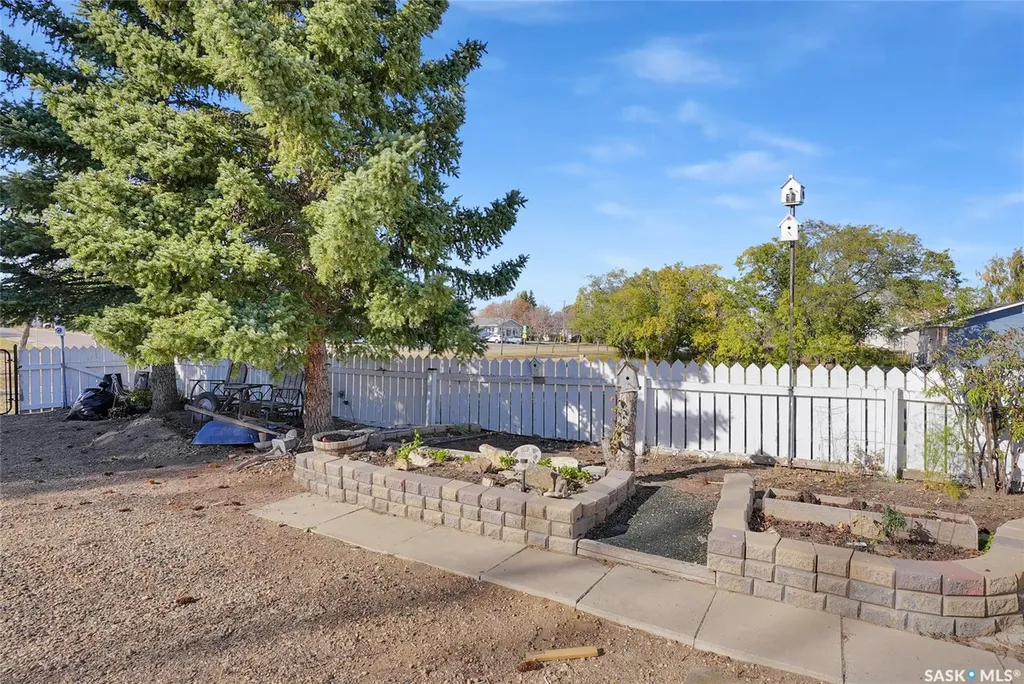704 Leeville Drive Assiniboia SK S0H 0B0