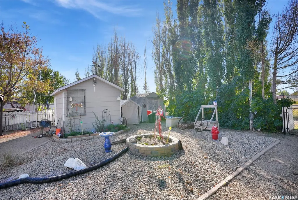 704 Leeville Drive Assiniboia SK S0H 0B0