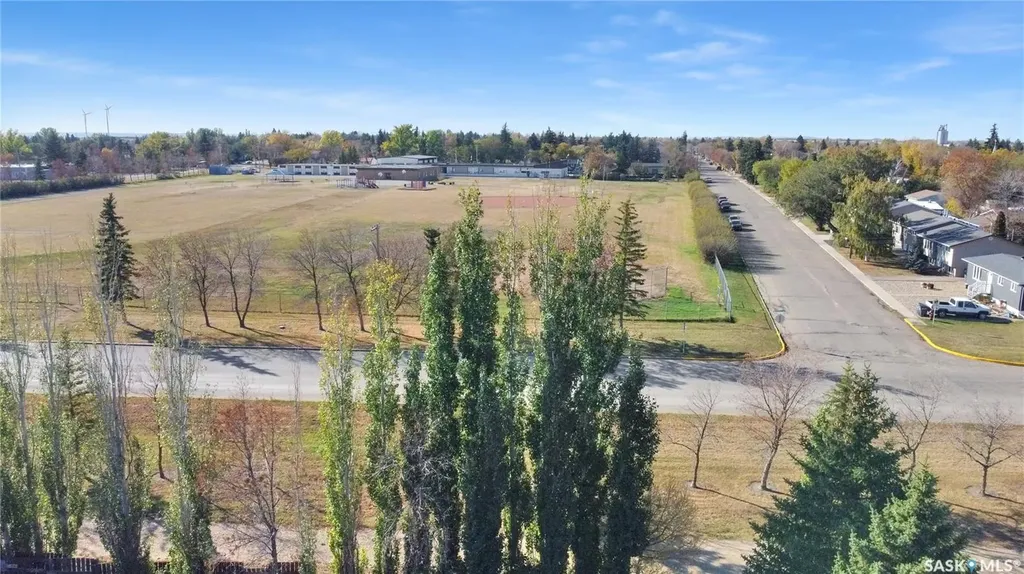 704 Leeville Drive Assiniboia SK S0H 0B0