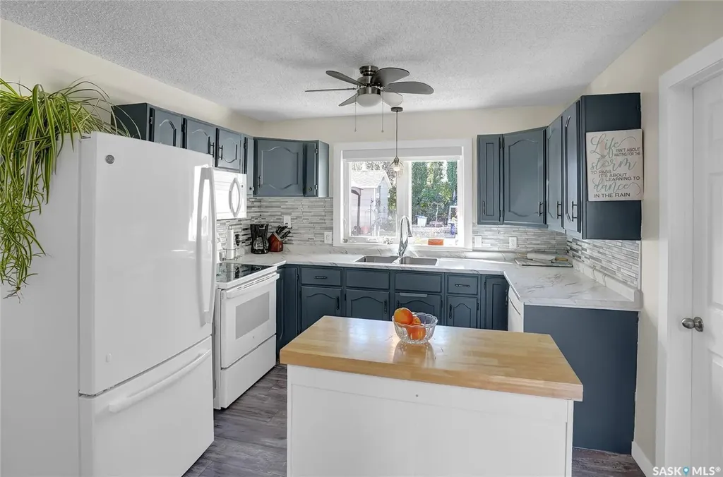 704 Leeville Drive Assiniboia SK S0H 0B0