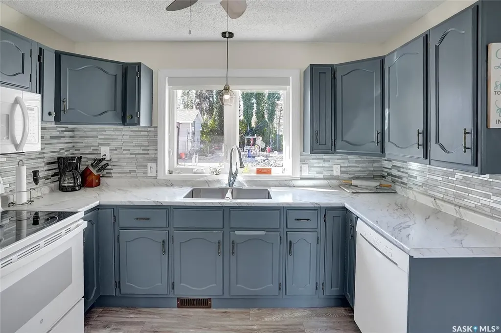 704 Leeville Drive Assiniboia SK S0H 0B0