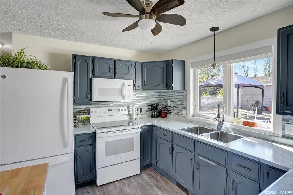 704 Leeville Drive Assiniboia SK S0H 0B0