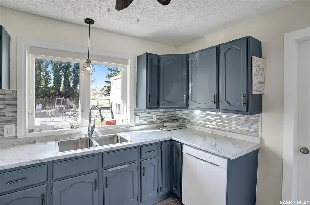 704 Leeville Drive Assiniboia SK S0H 0B0