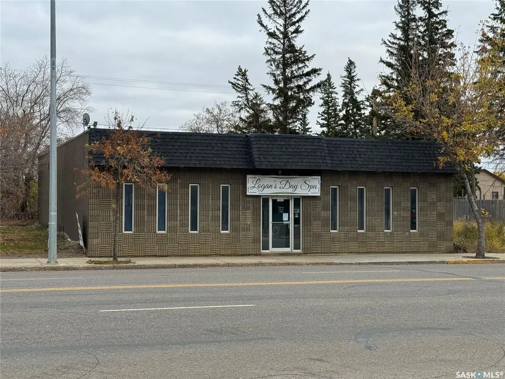 1532 100th Street North Battleford SK S9A 0W4