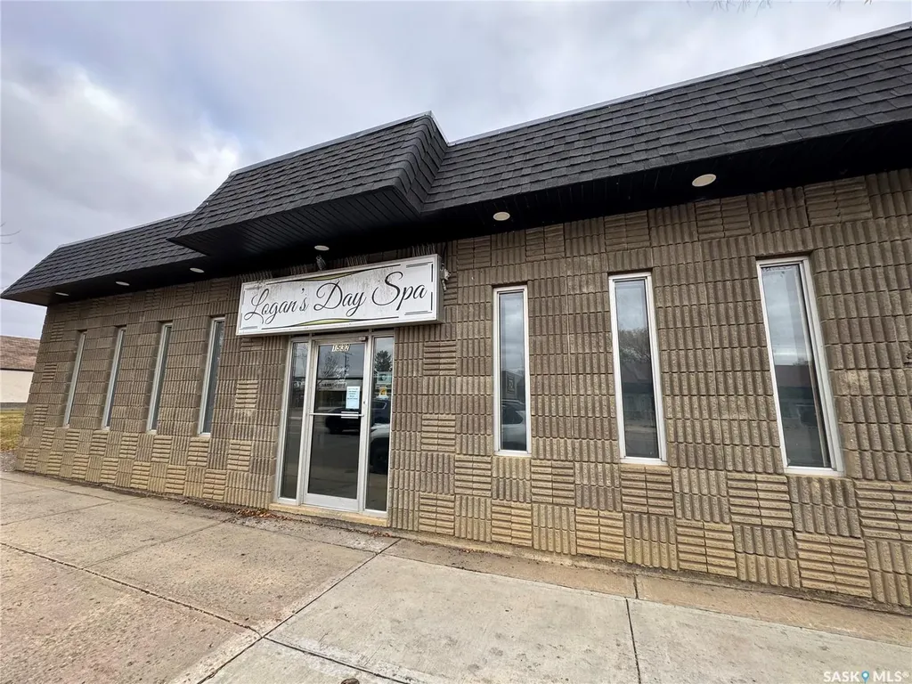 1532 100th Street North Battleford SK S9A 0W4