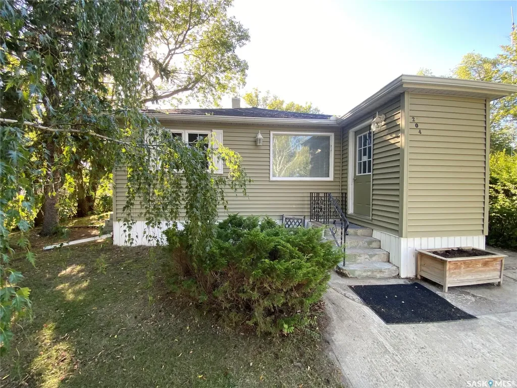 204 4th Street E Carnduff SK S0C 0S0