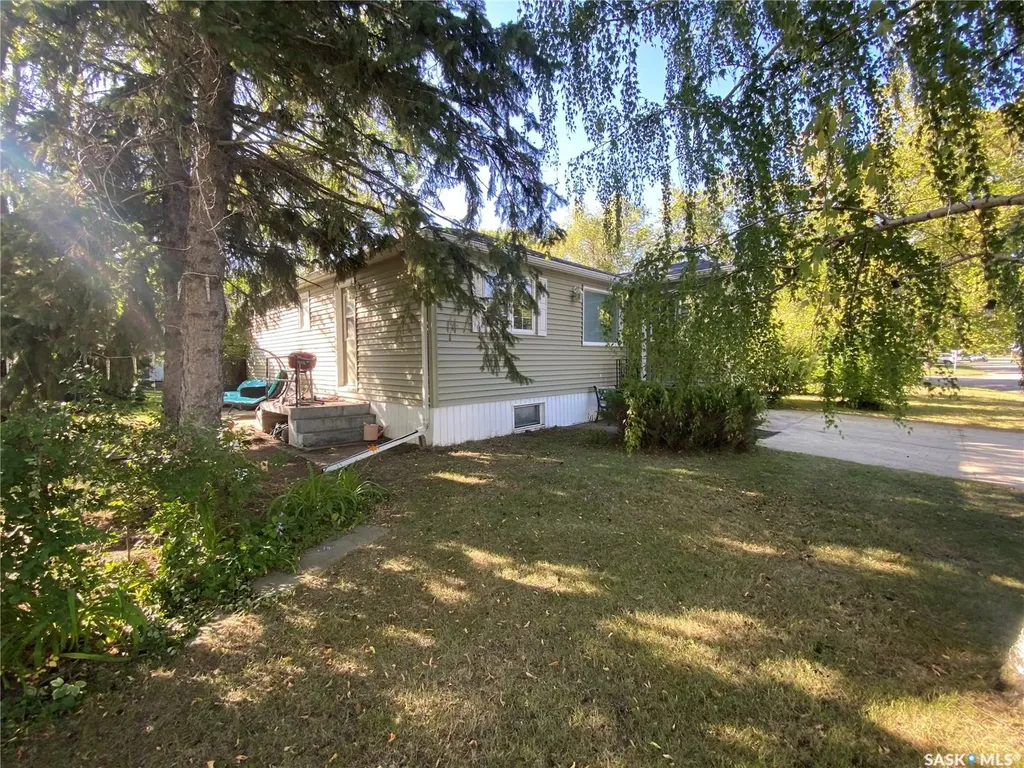 204 4th Street E Carnduff SK S0C 0S0