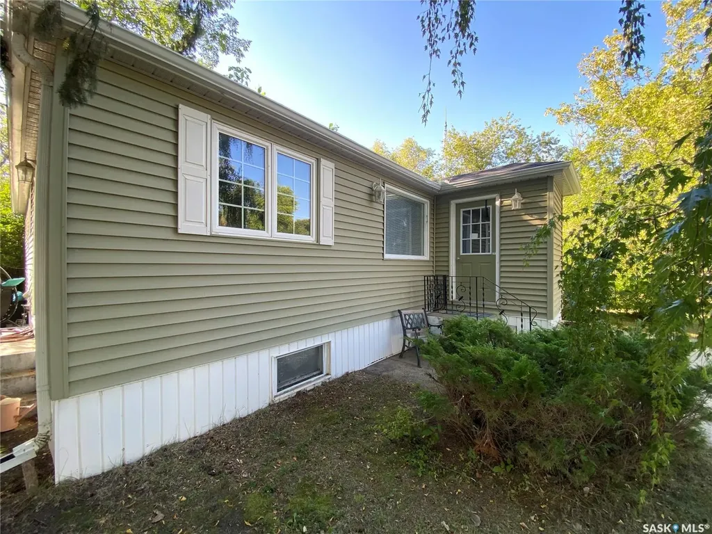 204 4th Street E Carnduff SK S0C 0S0