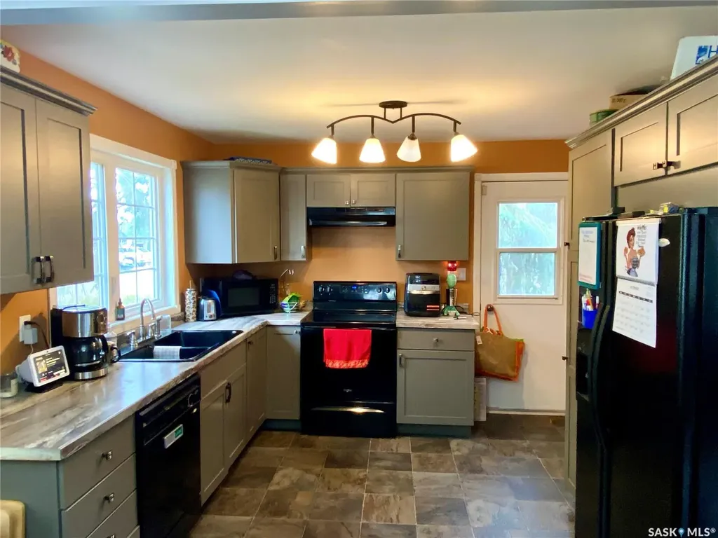 204 4th Street E Carnduff SK S0C 0S0