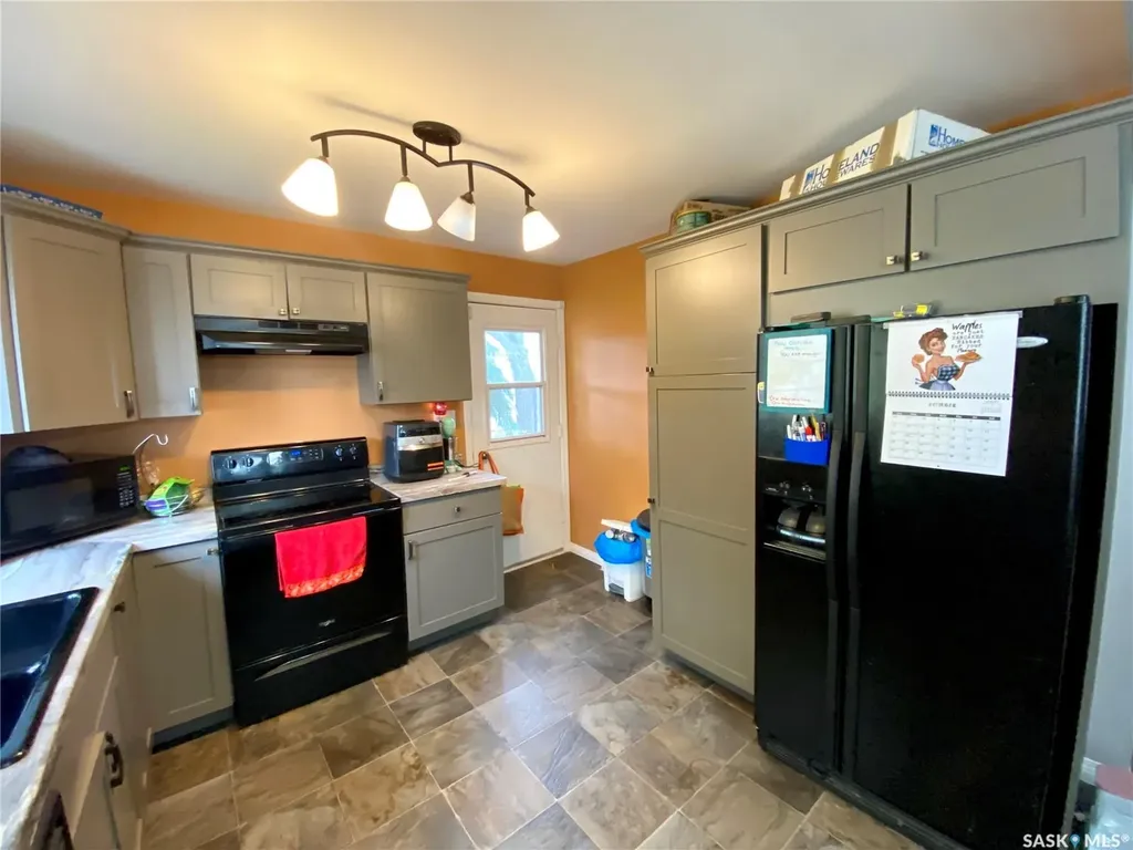 204 4th Street E Carnduff SK S0C 0S0