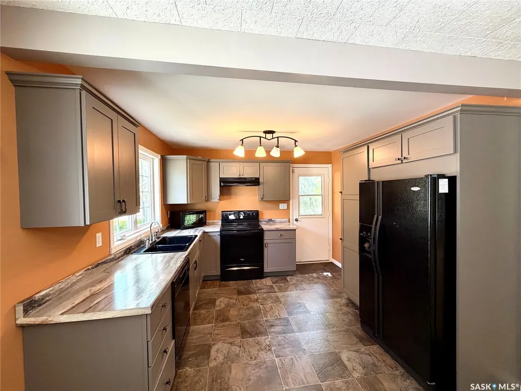 204 4th Street E Carnduff SK S0C 0S0