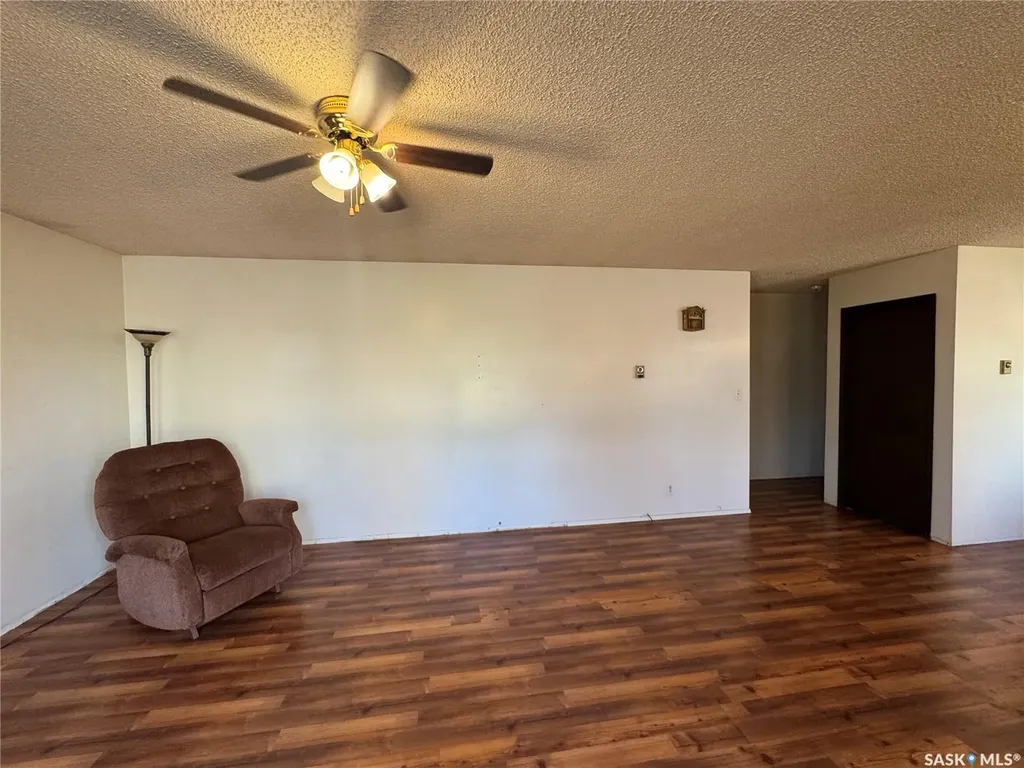 202 4th Avenue Landis SK S0K 2K0