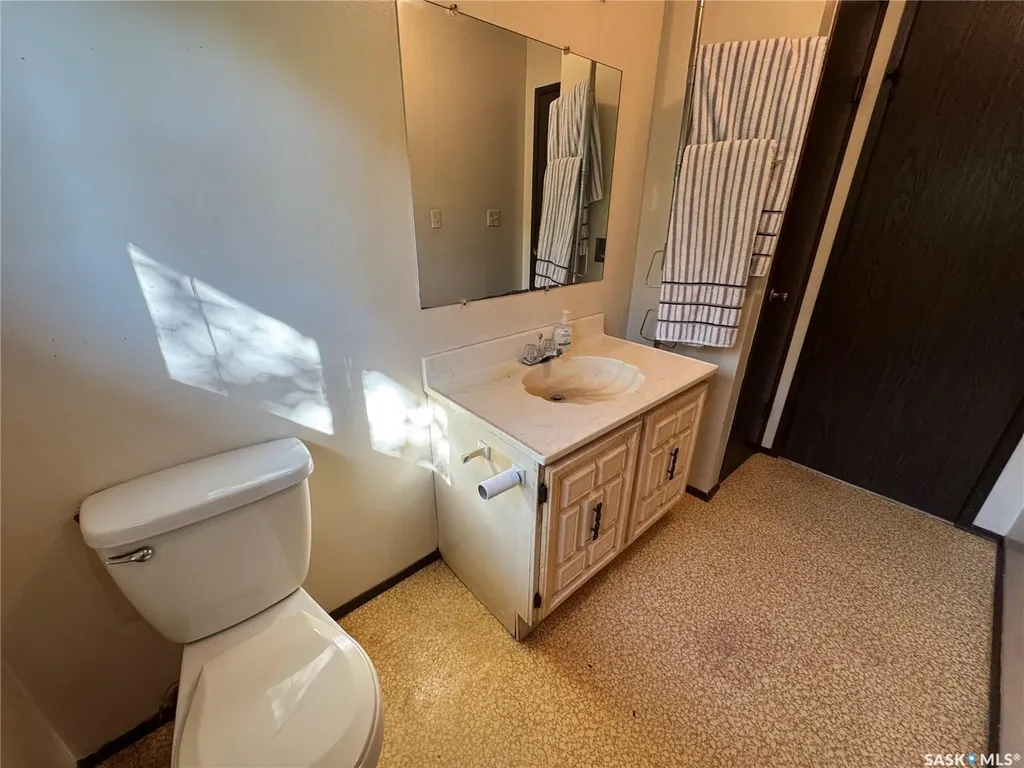 202 4th Avenue Landis SK S0K 2K0