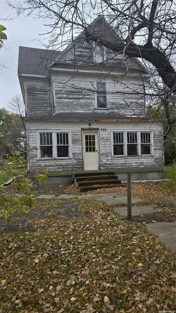 320 2nd Street Carnduff SK S0C 0S0