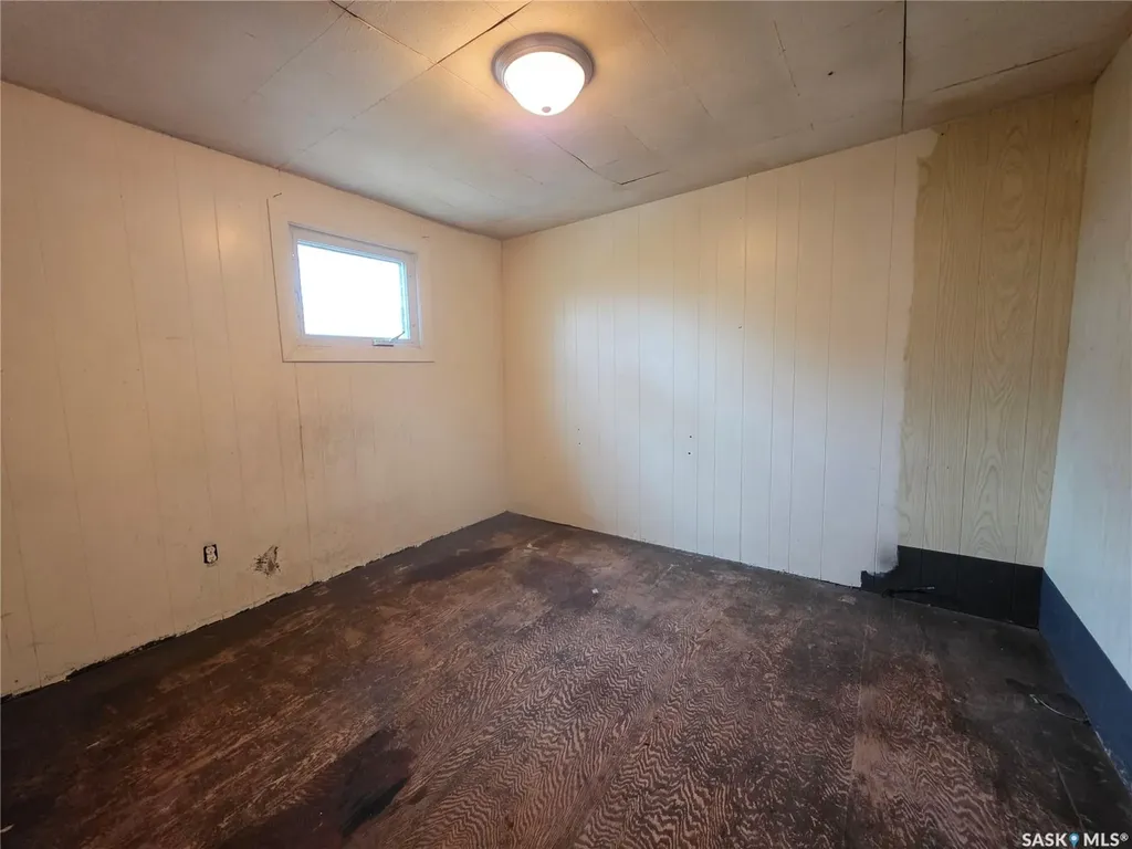 927 North Railway Street E Swift Current SK S9H 1E4