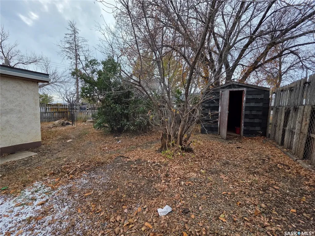 927 North Railway Street E Swift Current SK S9H 1E4
