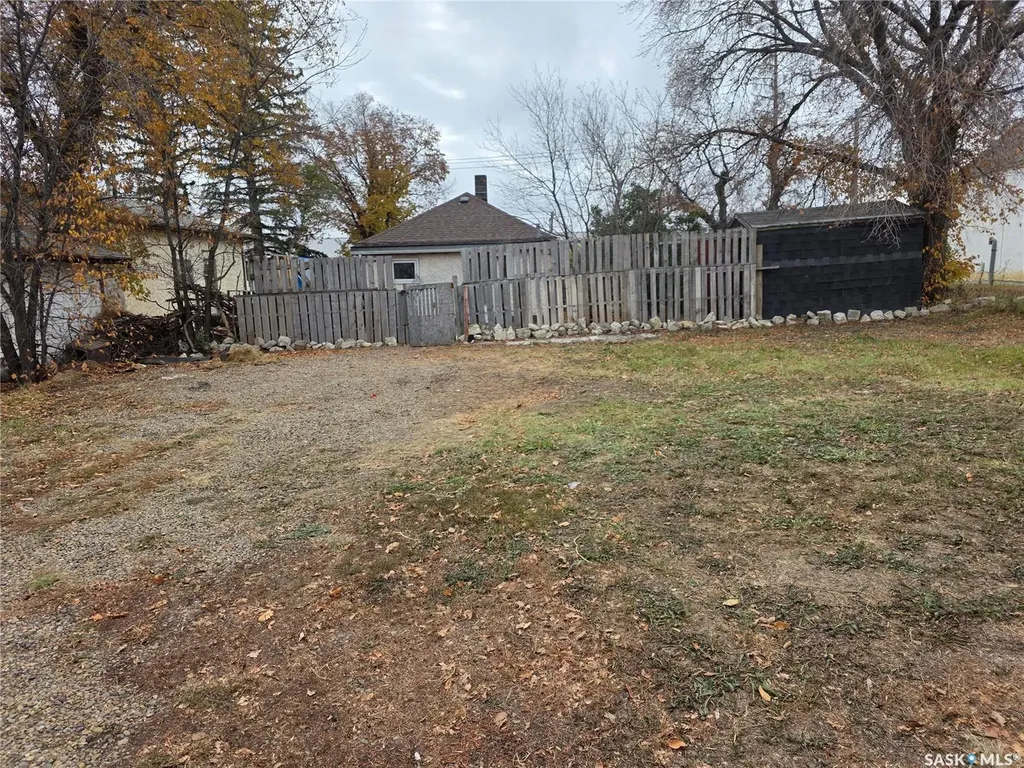 927 North Railway Street E Swift Current SK S9H 1E4