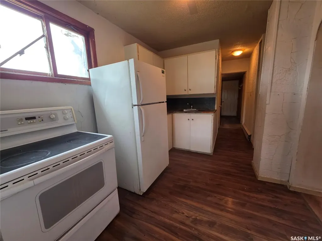 927 North Railway Street E Swift Current SK S9H 1E4