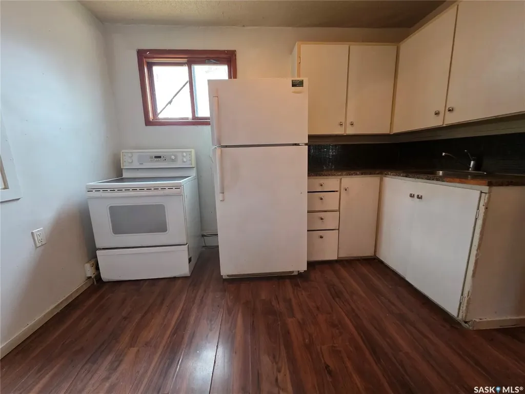 927 North Railway Street E Swift Current SK S9H 1E4