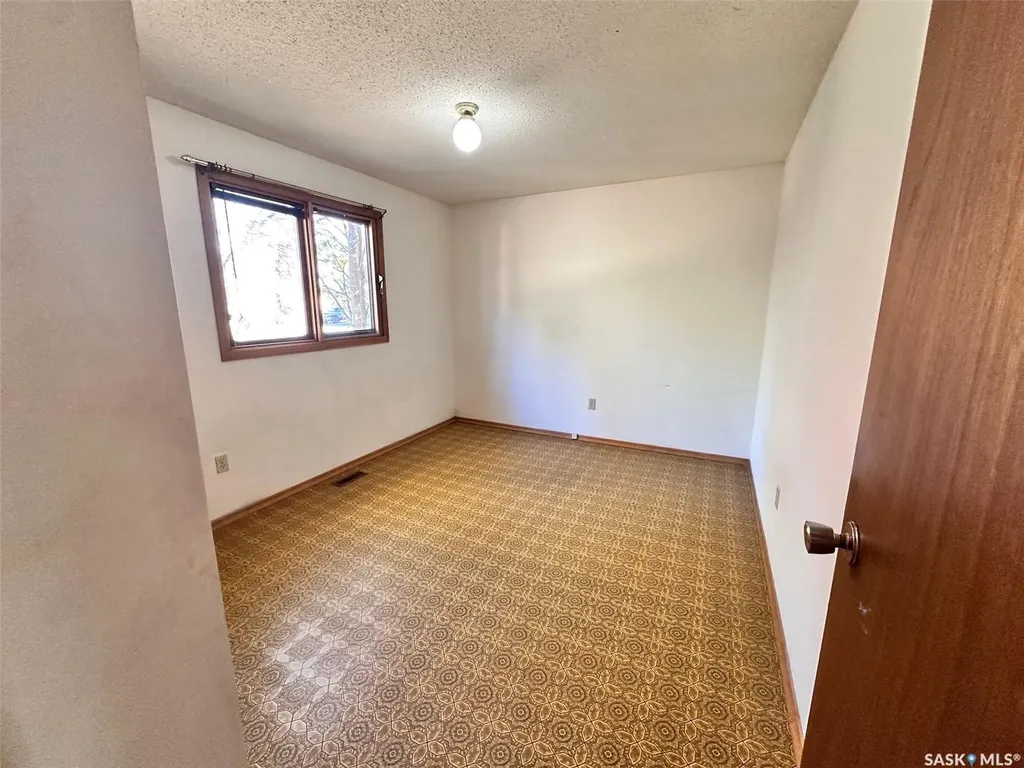 441 4th Street Leoville SK S0J 1N0