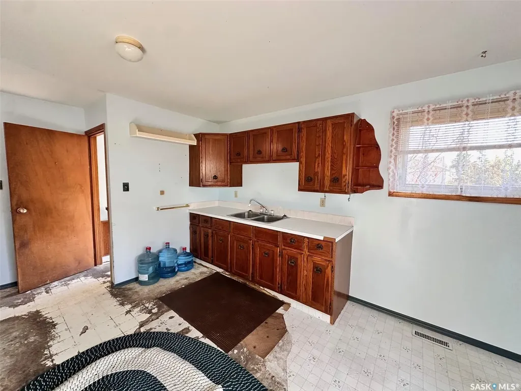 441 4th Street Leoville SK S0J 1N0