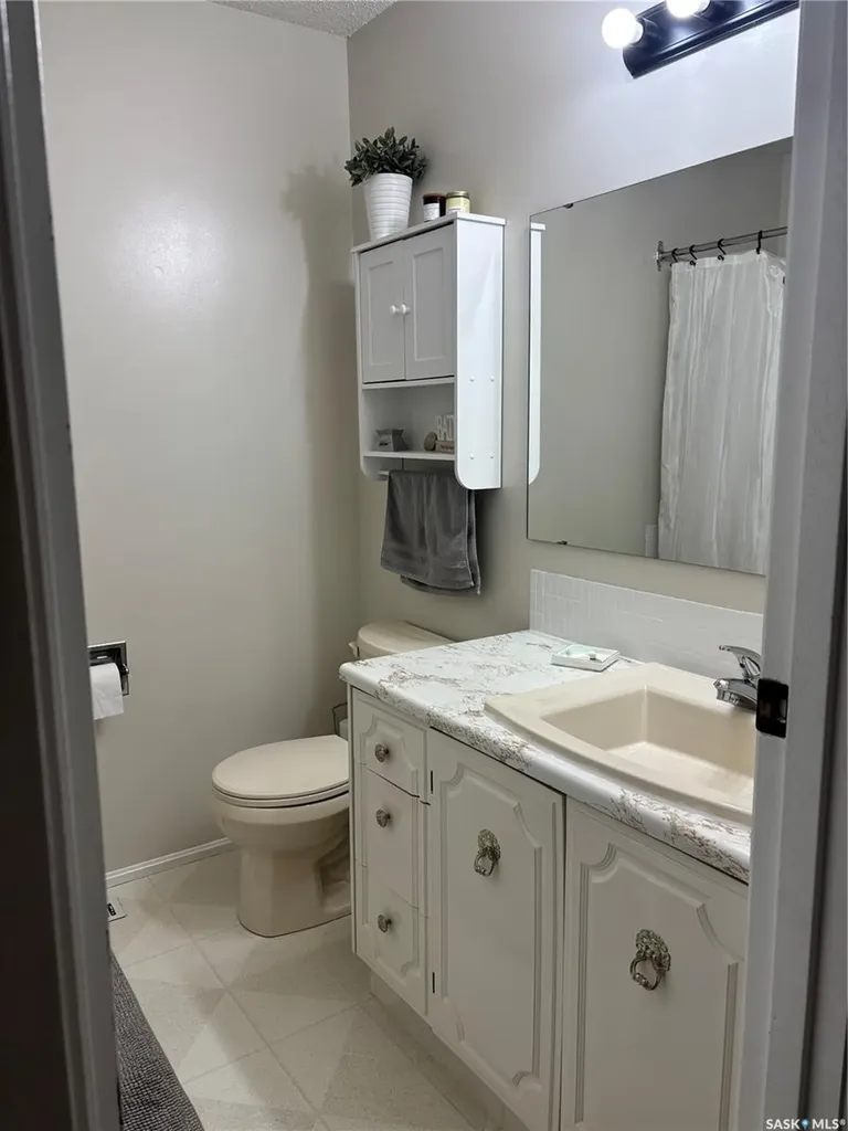 40 Overlord Crescent Kindersley SK S0L 1S0