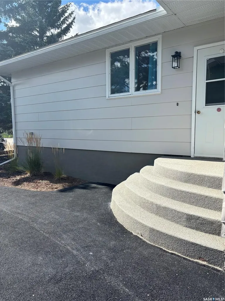 40 Overlord Crescent Kindersley SK S0L 1S0