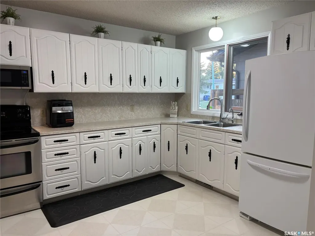 40 Overlord Crescent Kindersley SK S0L 1S0