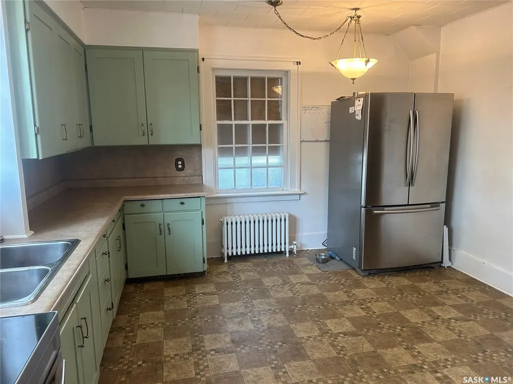 1402 2nd Street Estevan SK S4A 0M6