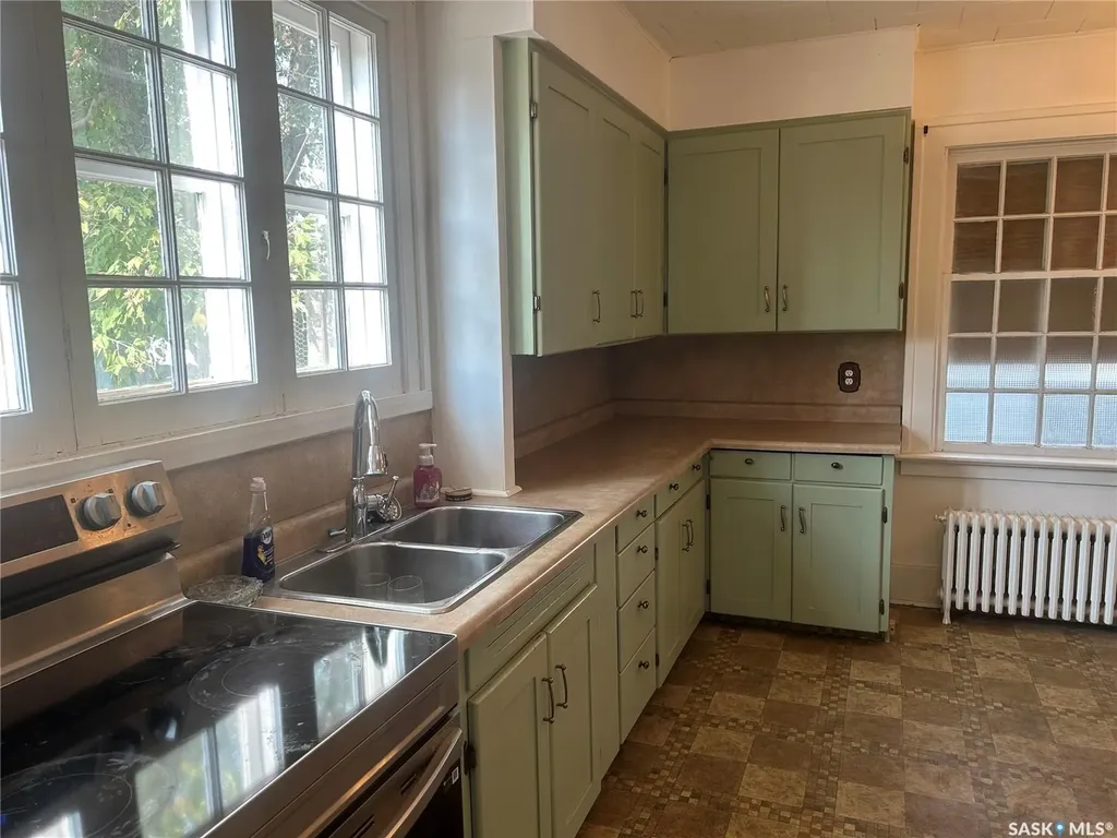 1402 2nd Street Estevan SK S4A 0M6