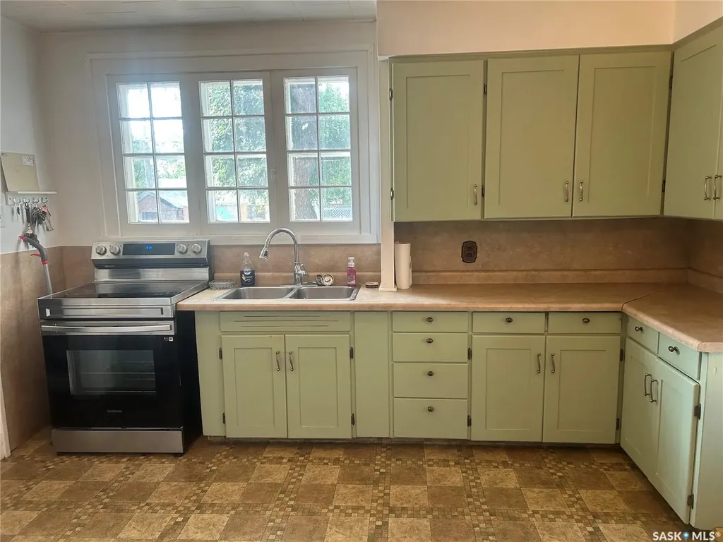 1402 2nd Street Estevan SK S4A 0M6