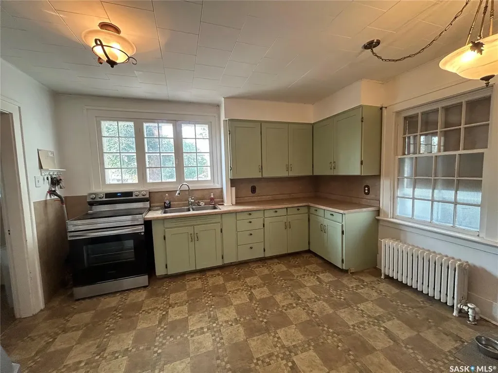 1402 2nd Street Estevan SK S4A 0M6