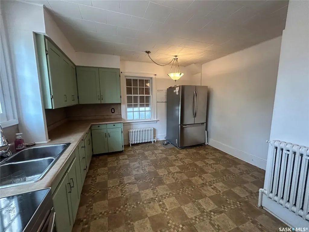 1402 2nd Street Estevan SK S4A 0M6