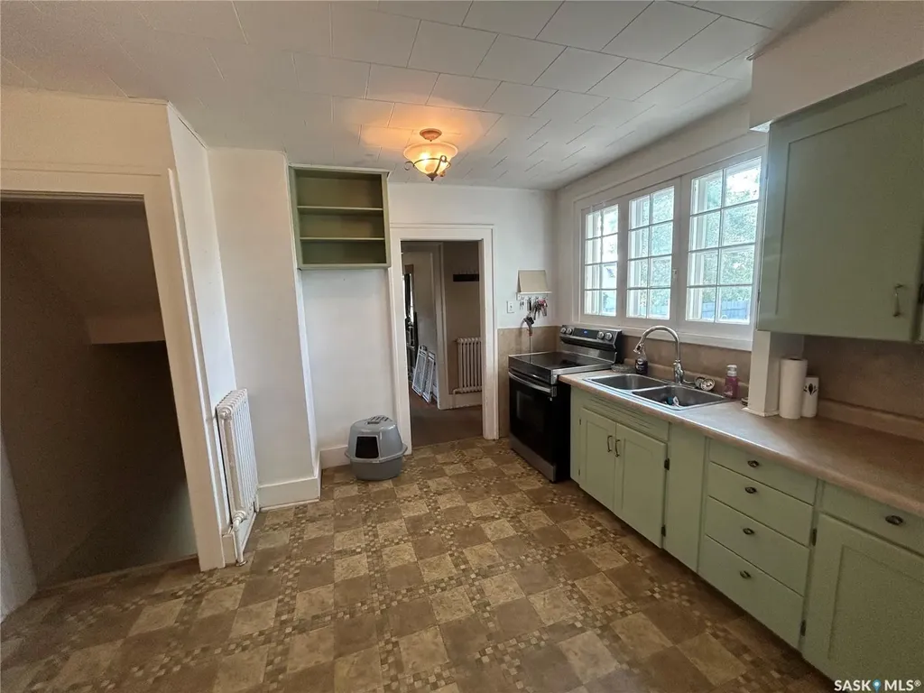 1402 2nd Street Estevan SK S4A 0M6