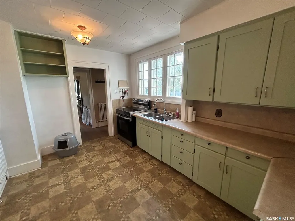 1402 2nd Street Estevan SK S4A 0M6