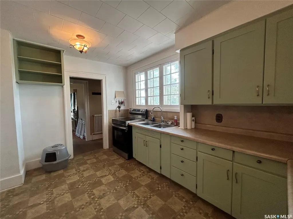 1402 2nd Street Estevan SK S4A 0M6