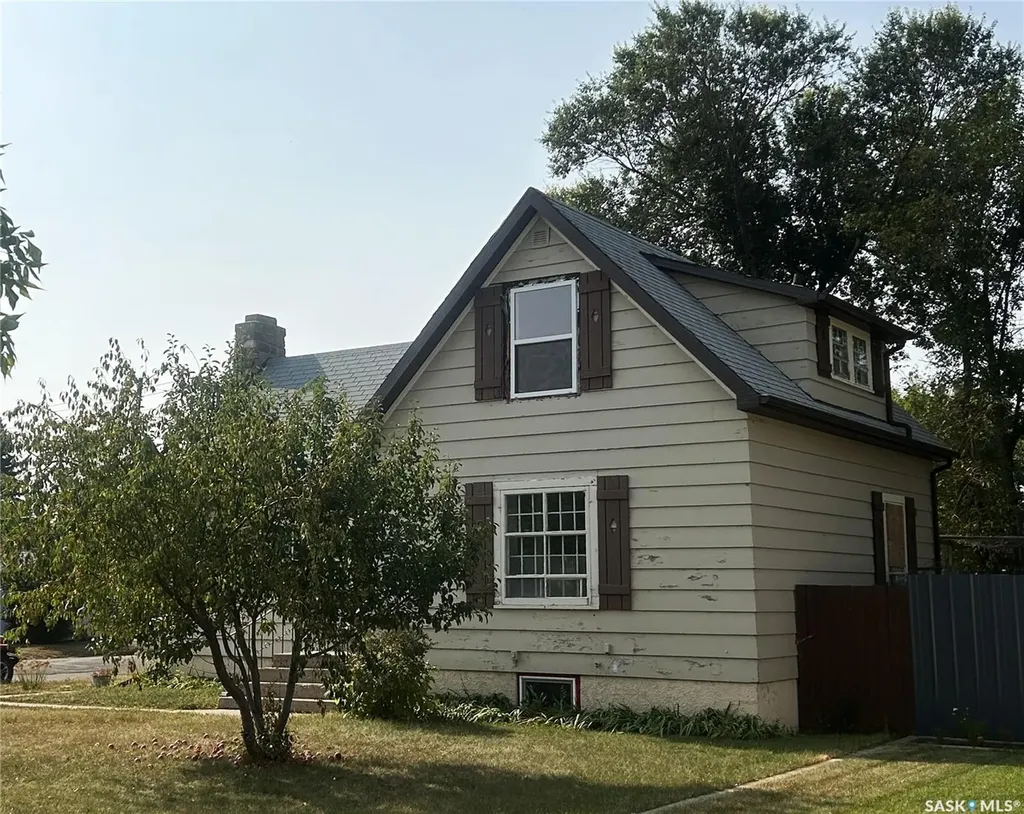 1402 2nd Street Estevan SK S4A 0M6